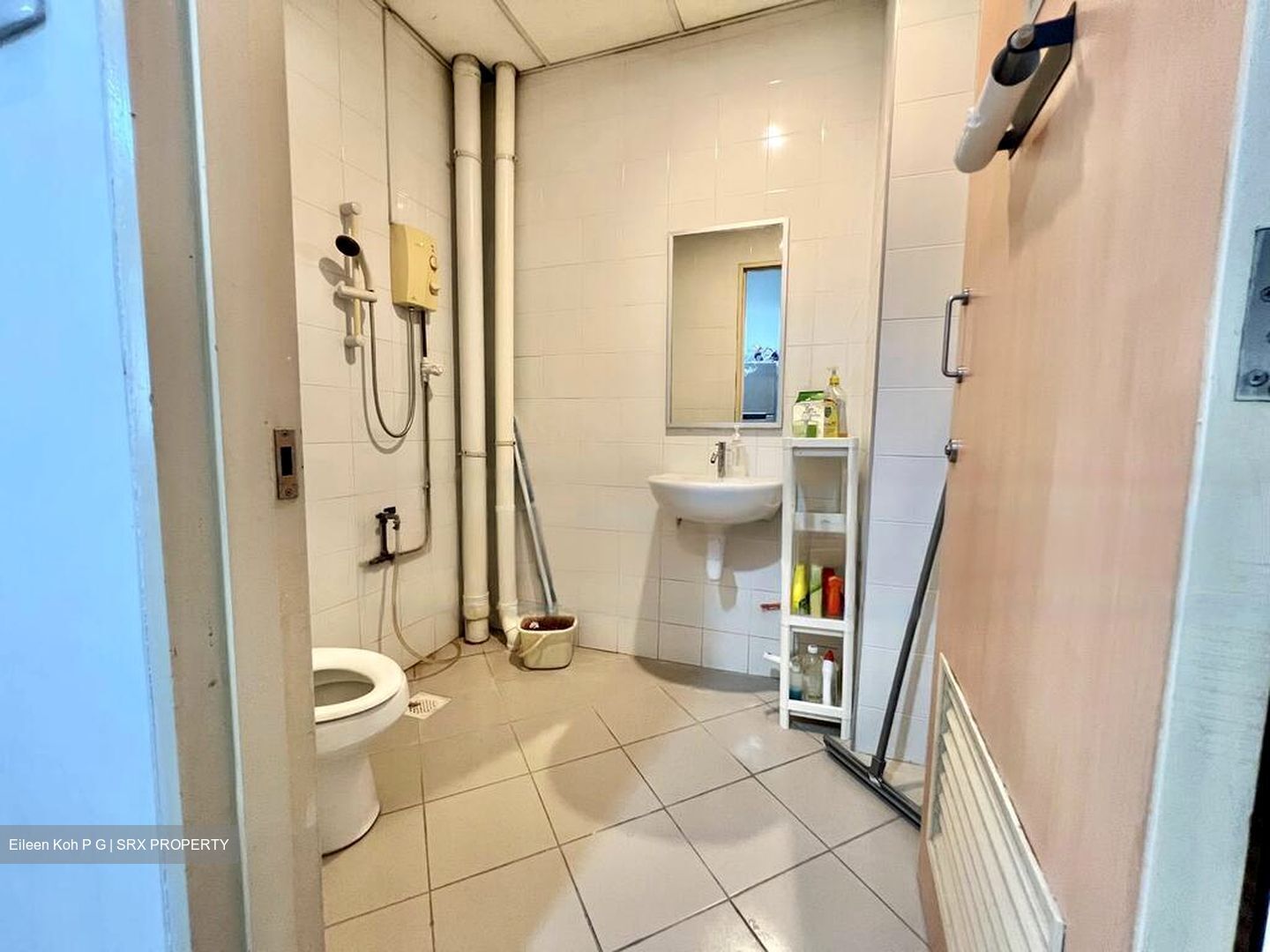 Redhill Forum (D3), Factory #455305911